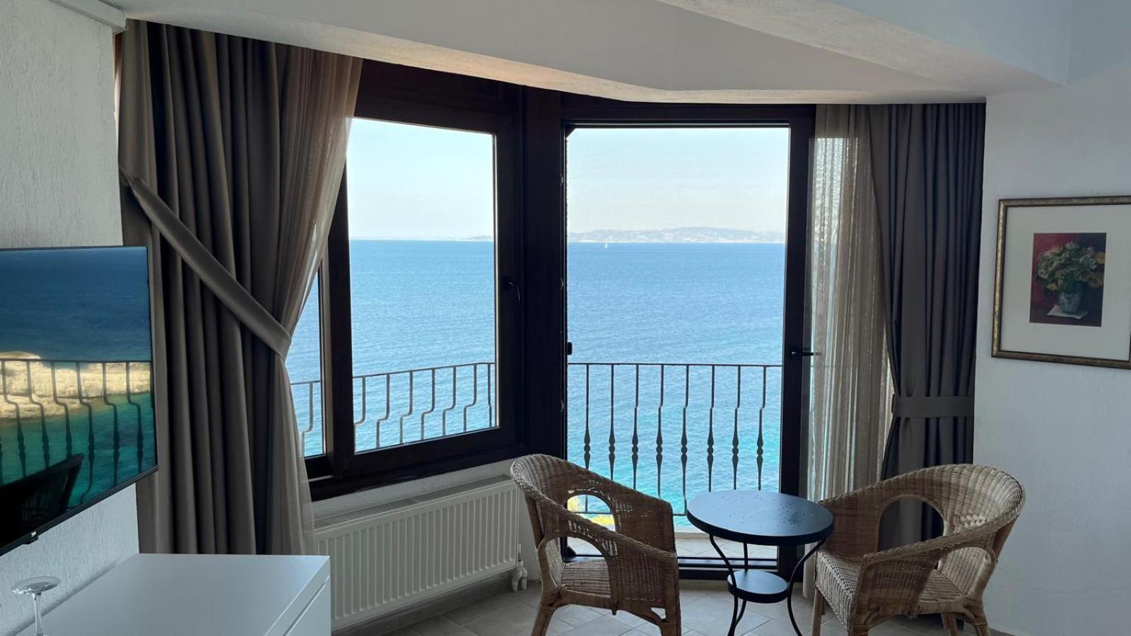 Nergis Hotel Karaburun  Ngoại thất bức ảnh